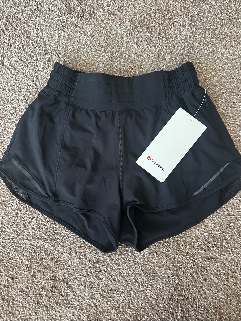 lululemon hotty hot high rise 2.5” shorts